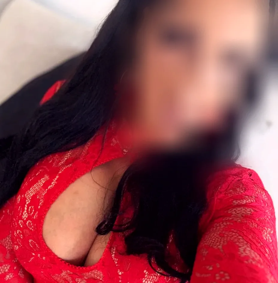 Camilla, 37