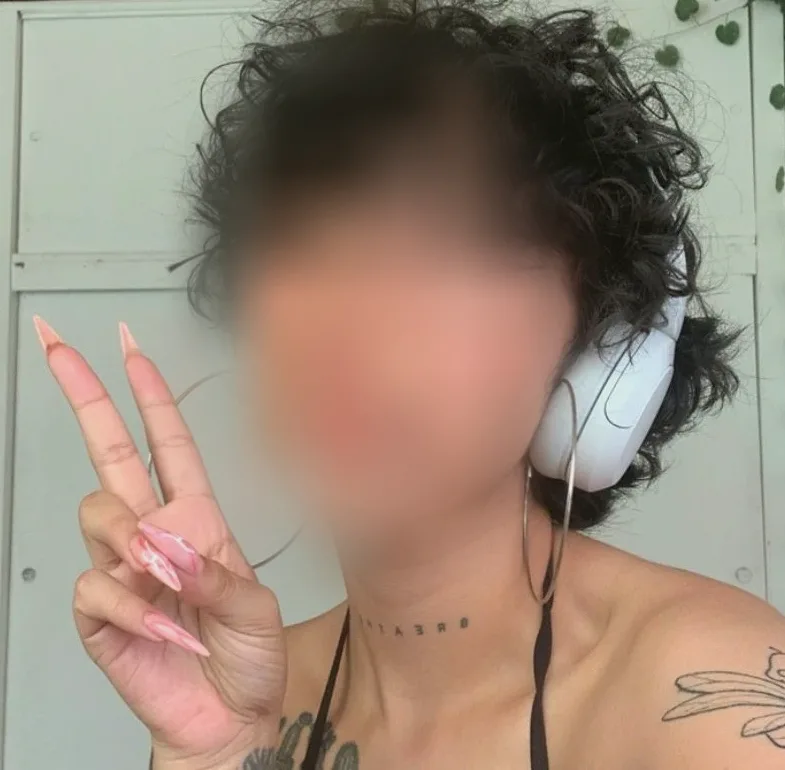 Elin, 26