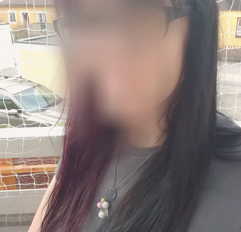 Elisabeth, 37