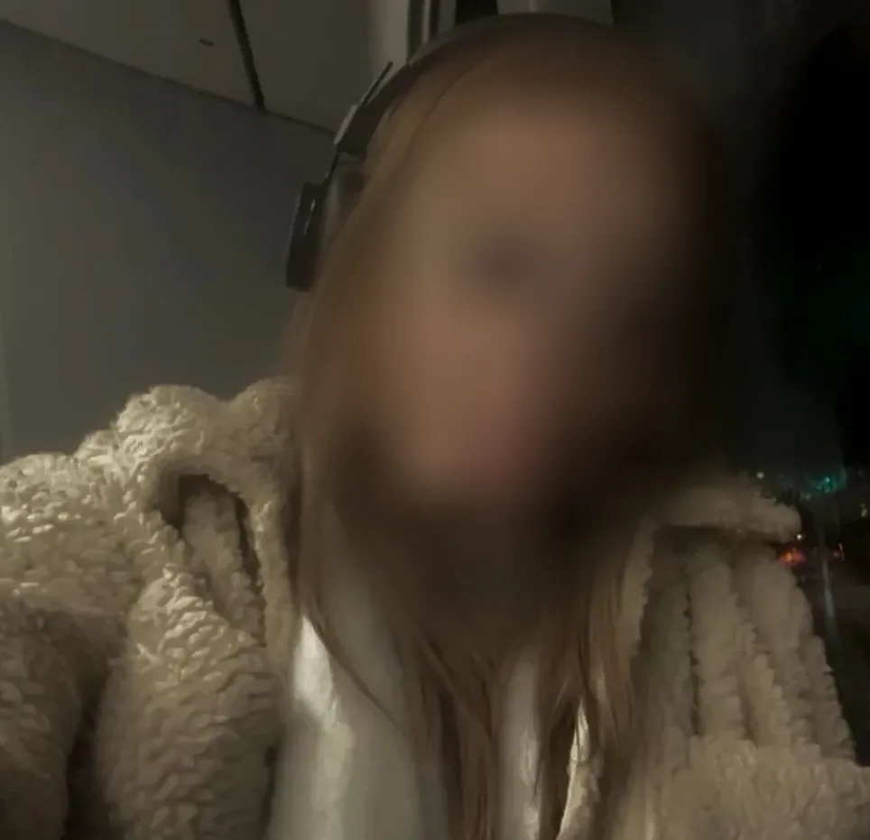 Ellinor, 23
