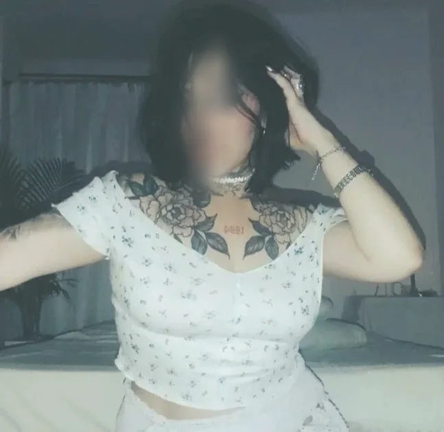 Elsa, 28