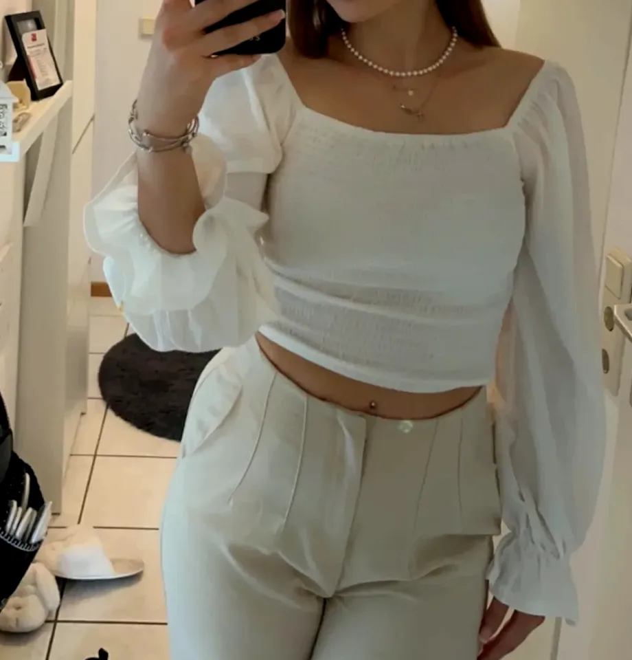 Lilly, 25