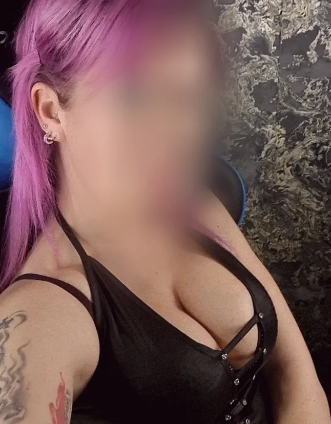 Nour, 37