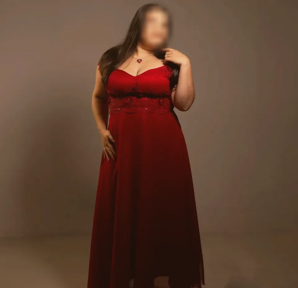 Sara, 32